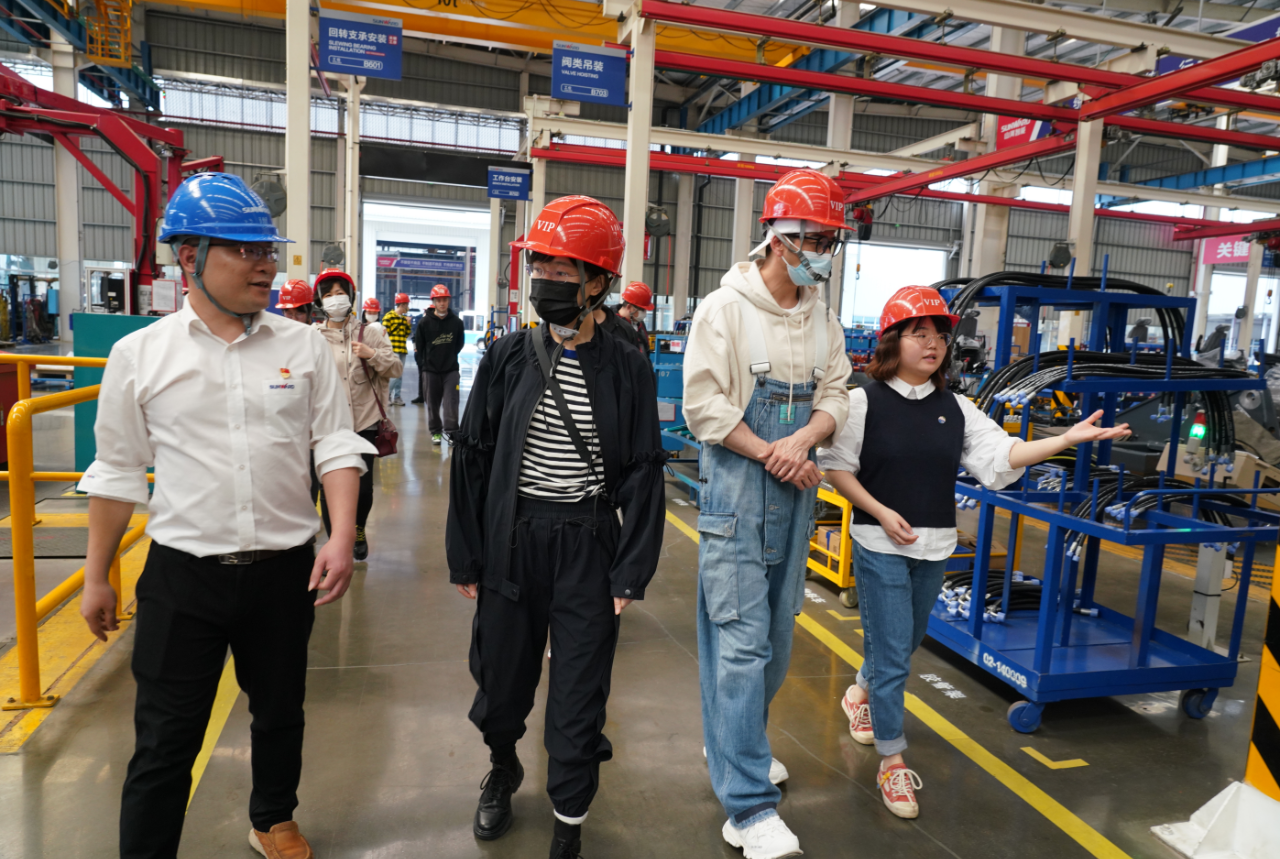 图集 | 坐等开播!山河智能协拍电视剧《重中之重》杀青