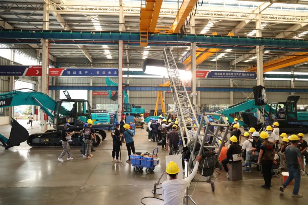 图集 | 坐等开播!山河智能协拍电视剧《重中之重》杀青