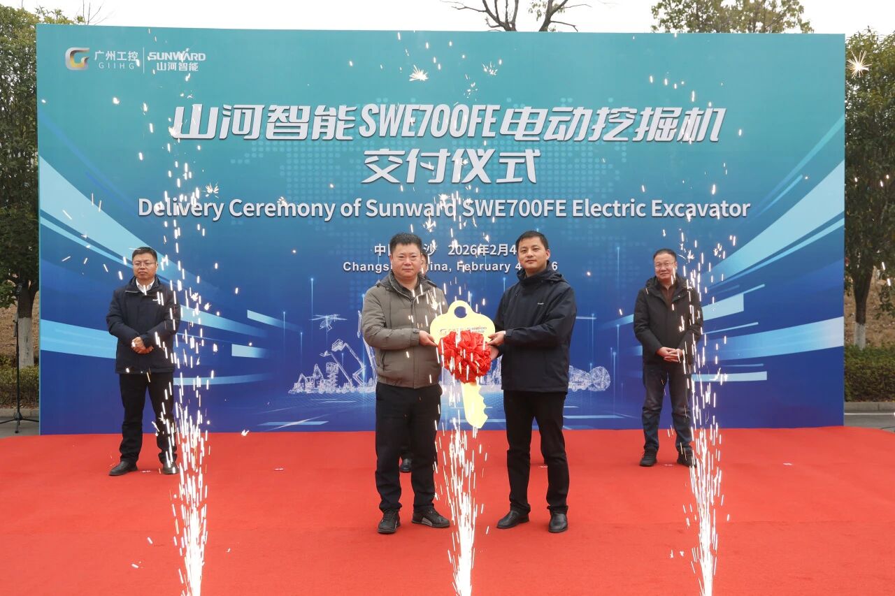山河智能SWE700FE电动挖掘机成功交付,助力打造绿色智慧矿山