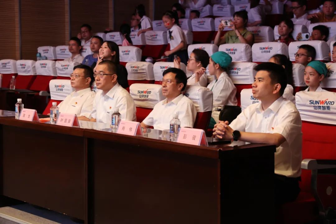 缤纷“暑”假，不负所“托”！山河智能职工子女暑期托管班结业啦 (嗯～啊～轻一点丝瓜视频)