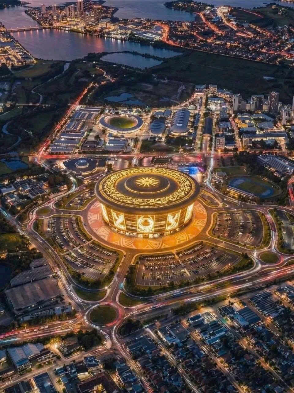 山河智能液压静力压桩机集群作业，为越南最大体育场筑牢根基